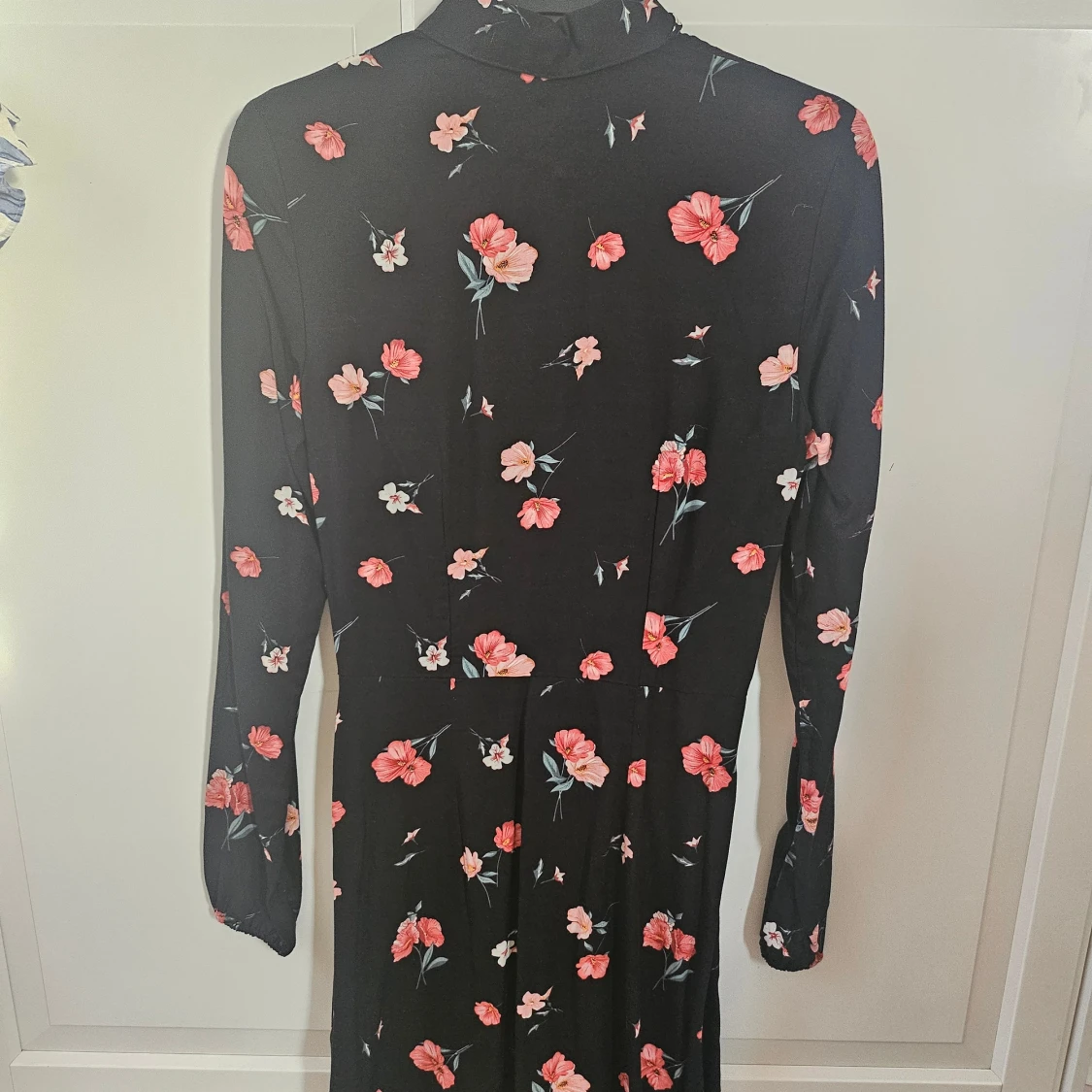 Svart blommig långklänning H&M - 2