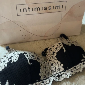Svart bh ifrån intimissimi  - Svart bh ifrån intimissimi, den har ingen push.