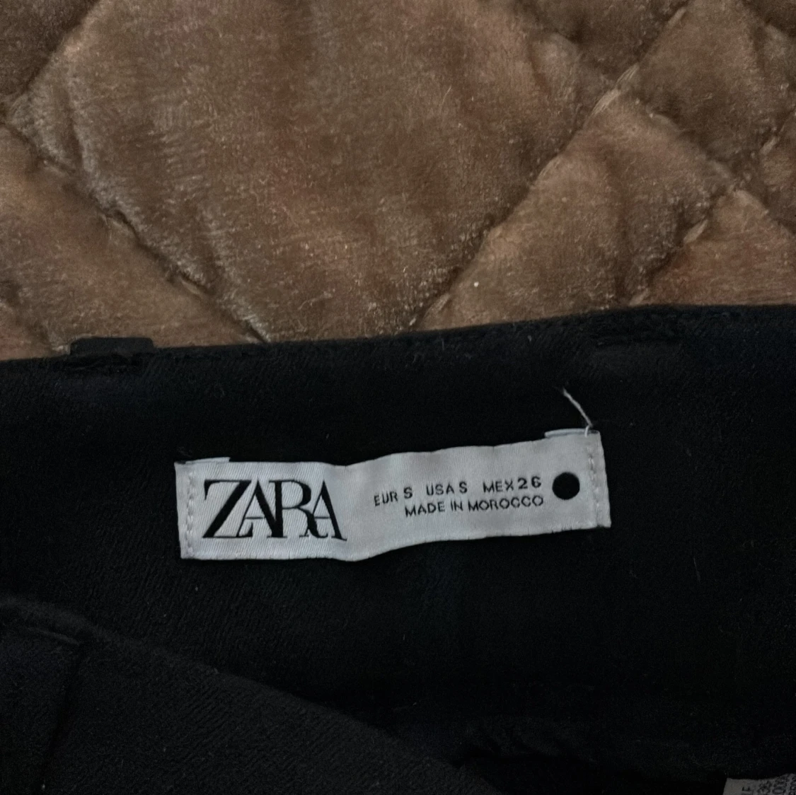 Svart kortkjol från Zara - 1