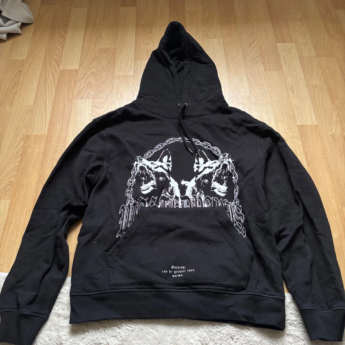 Svart hoodie från Wasted Paris 