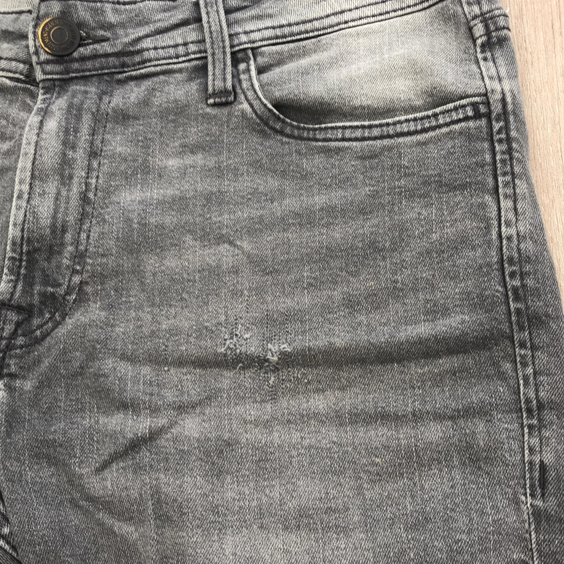 Grå jeans från Stock & Hank - 4