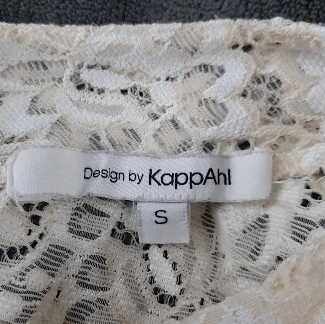 Vit spetsblus med lång ärm - 4