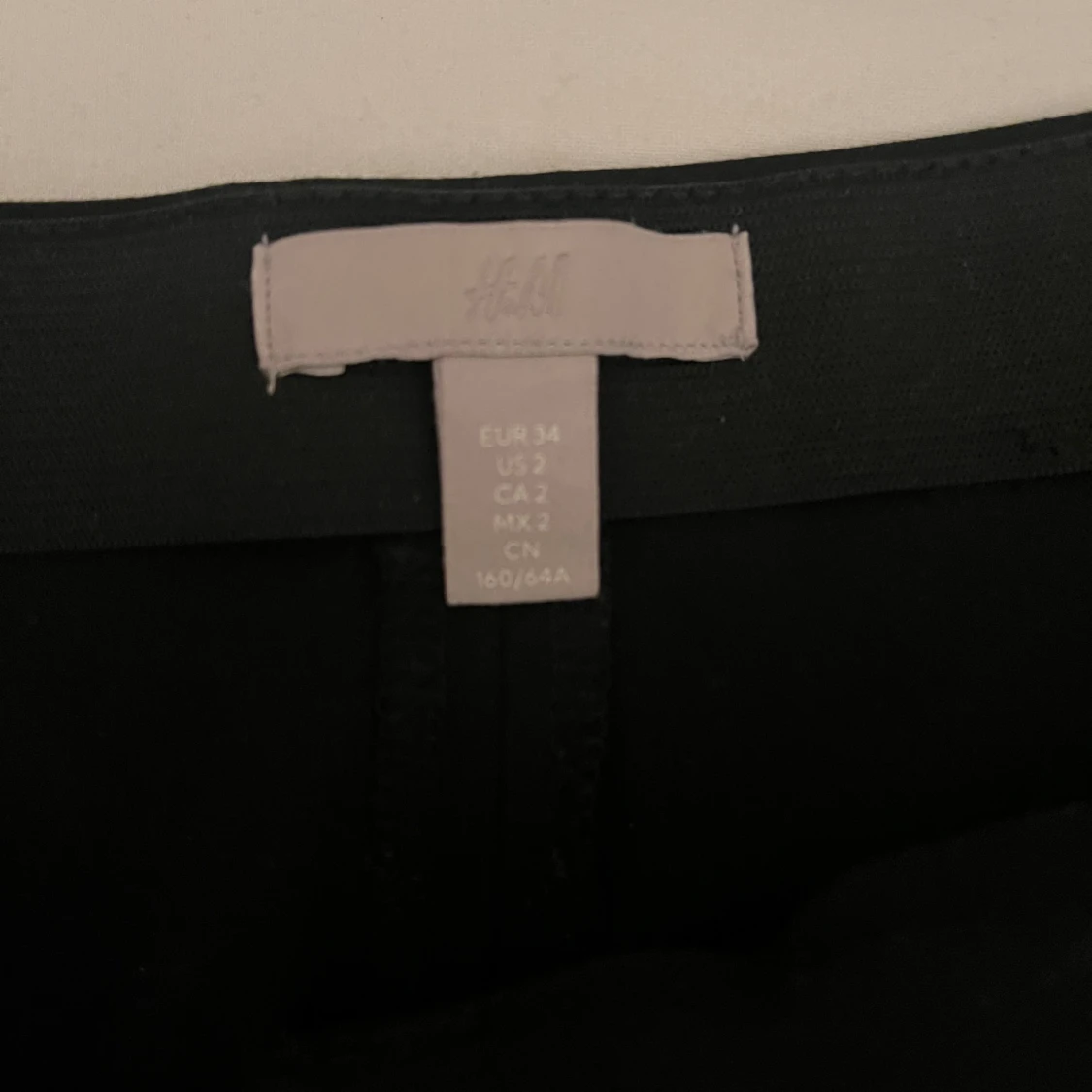 Svarta kostymbyxor från H&M, strl 34 - 2