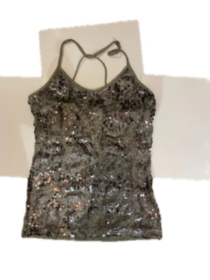 2000 tals topp - Jätte cool fest topp som är från 2000talet! Jätte snygg och cool!