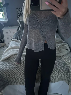 Grå tröja  - Cool tröja med knappar 