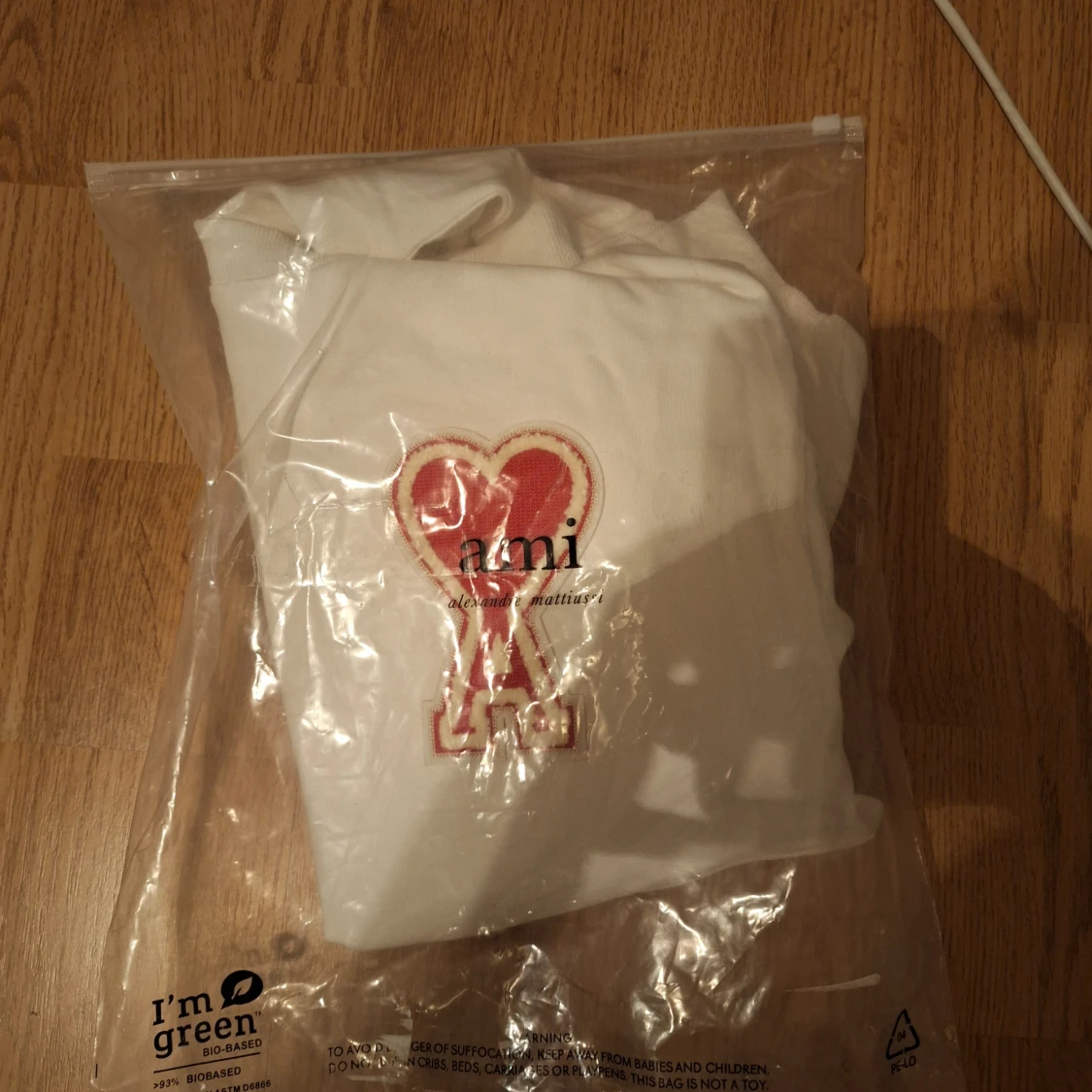 Vit sweatshirt från Ami Paris med hjärtdetalj - 1