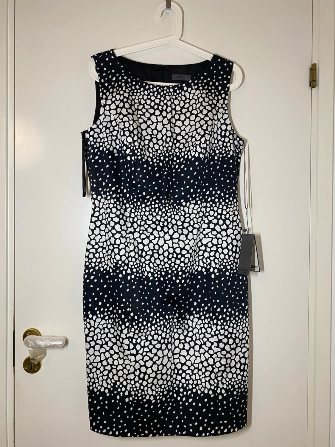 Svartvit mönstrad klänning s.Oliver - 1