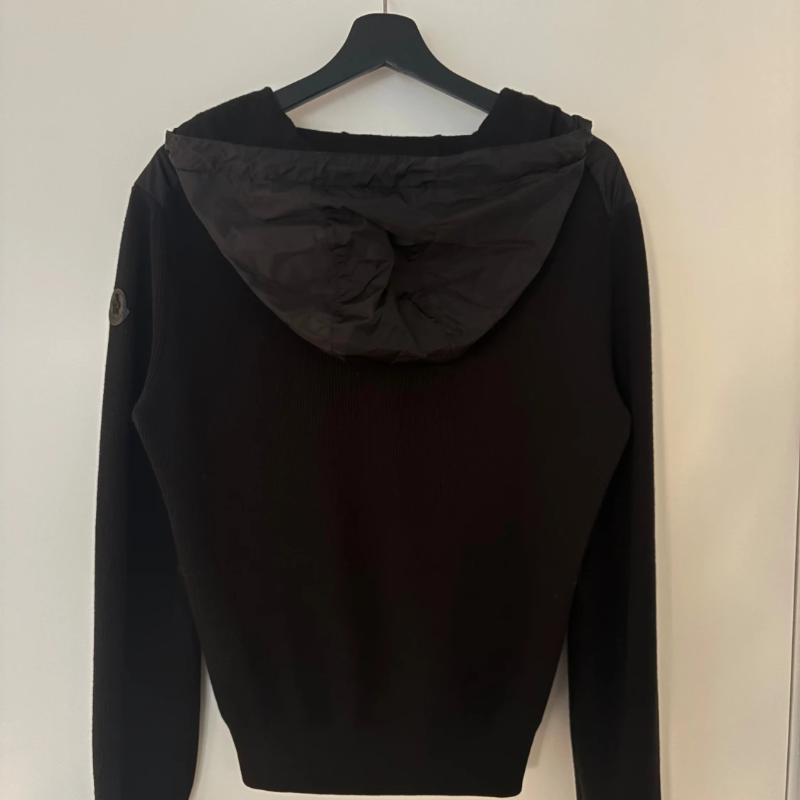 Svart Moncler hybridjacka med huva - 1