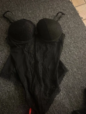 Svart body  - Oanvänd 