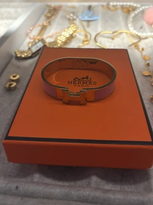 Rosa guld armband  - Jätte fint armband!!