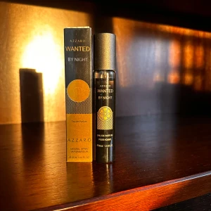 Azzaro Wanted By Night EdP 33ml - Azzaro Wanted By Night Eau de Parfum i smidig 33 ml sprayflaska. Perfekt storlek för väskan och alltid redo för spontana äventyr. En modern klassiker för dig som gillar att sticka ut. 100kr/st 