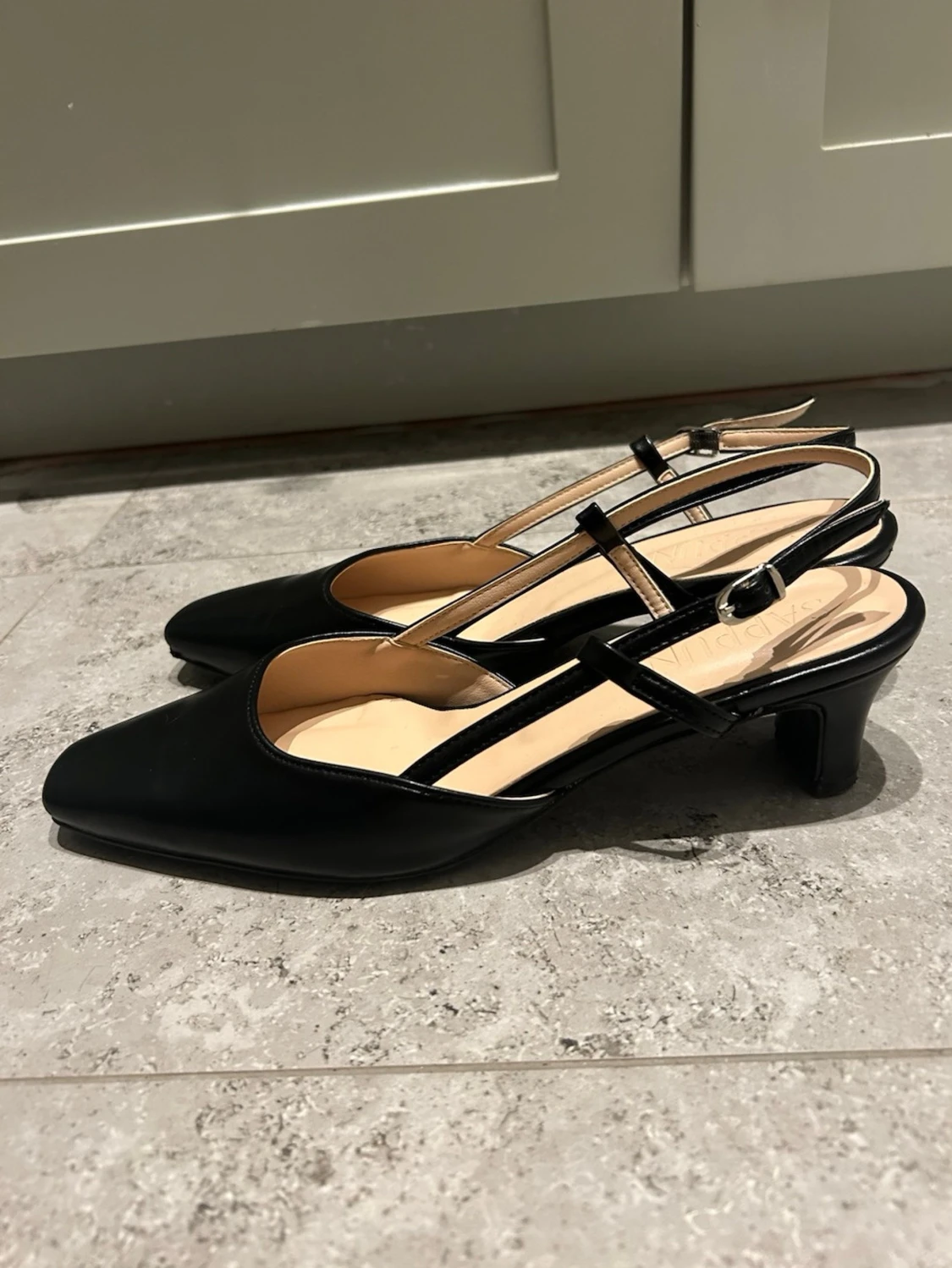 Svarta pumps med remmar från Sappun - 2