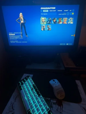 Säljer Fortnite konto massa OG saker   - Konton har massa med OG EMOTES som TAKE THE L floss scenario orange justice laugh it up Travis emote massa mer kom dm för att se allt 