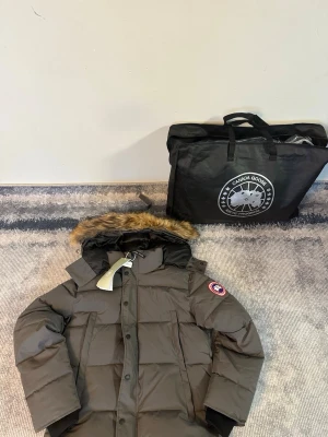 Grå Canada gosse jacka storlek S - Grå Canada gosse jacka storlek S