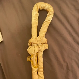 Heatless curls  - Helt ny Heatless curla. Råkade beställa två 💓 funkar super 