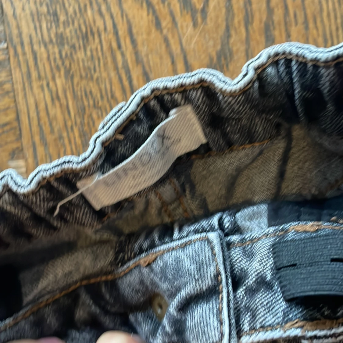 Svarta jeansshorts med tvättad look - 1