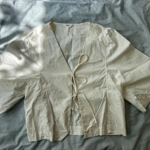 Ganniliknande blus - Jättesöt ganniliknande blus från object. Köpt för 300 kr och använd en enstaka gång🫶