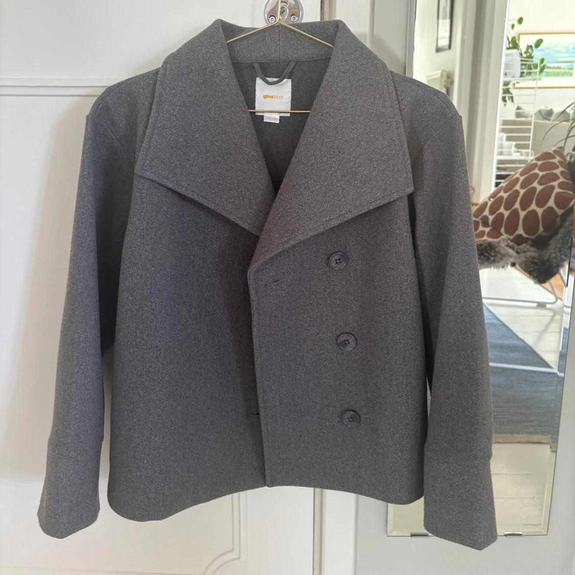 Grå kappa från Gina Tricot