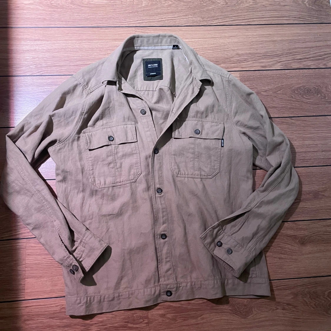 Beige overshirt från Only & Sons