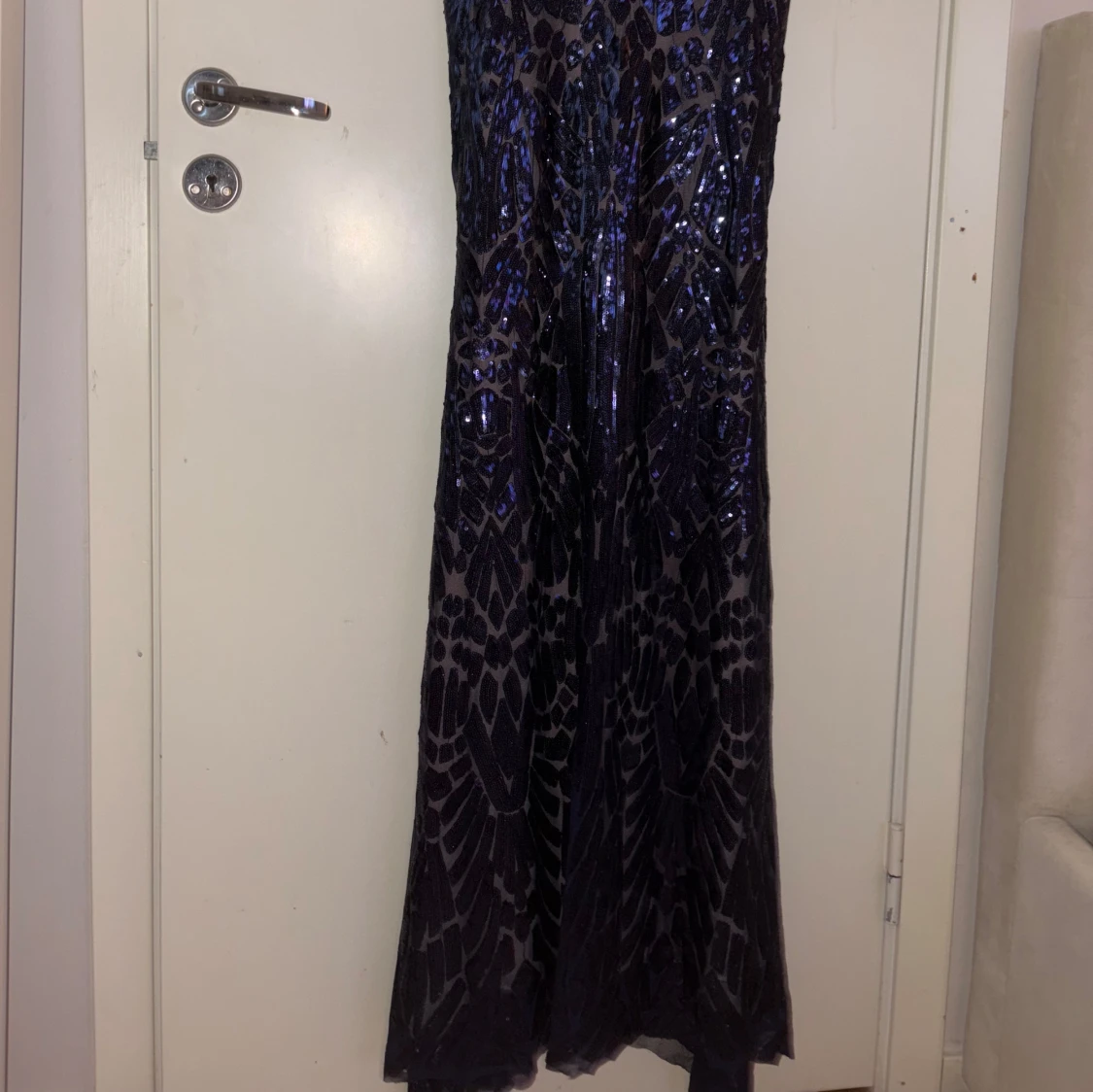 Mörkblå glittrig balklänning  - 1