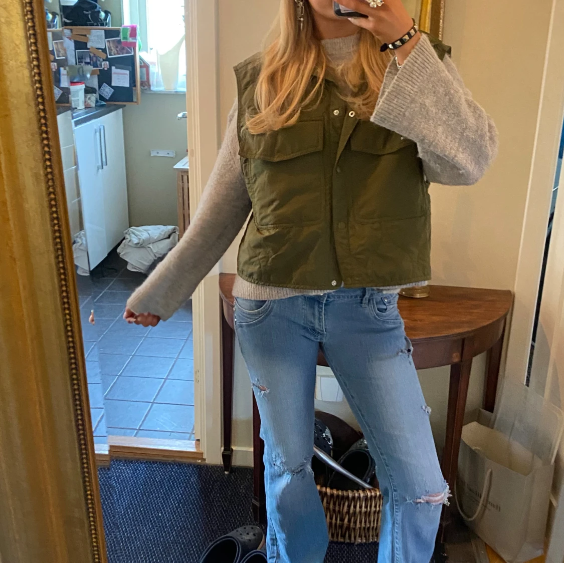 Olivgrön dunväst med fickor - 1