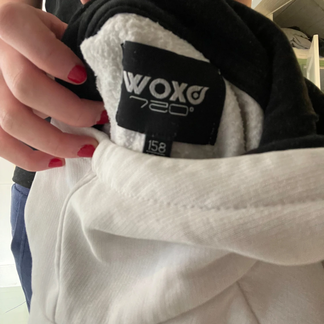 Vit hoodie med tryck från WOXO 720 - 1