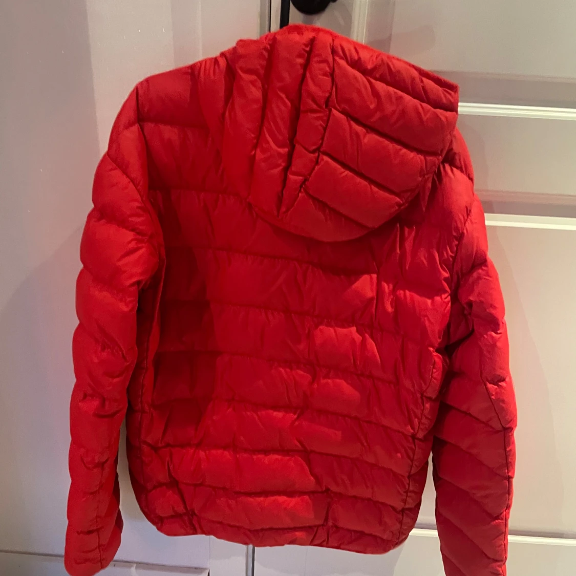 Röd Peak Performance dunjacka L - 1