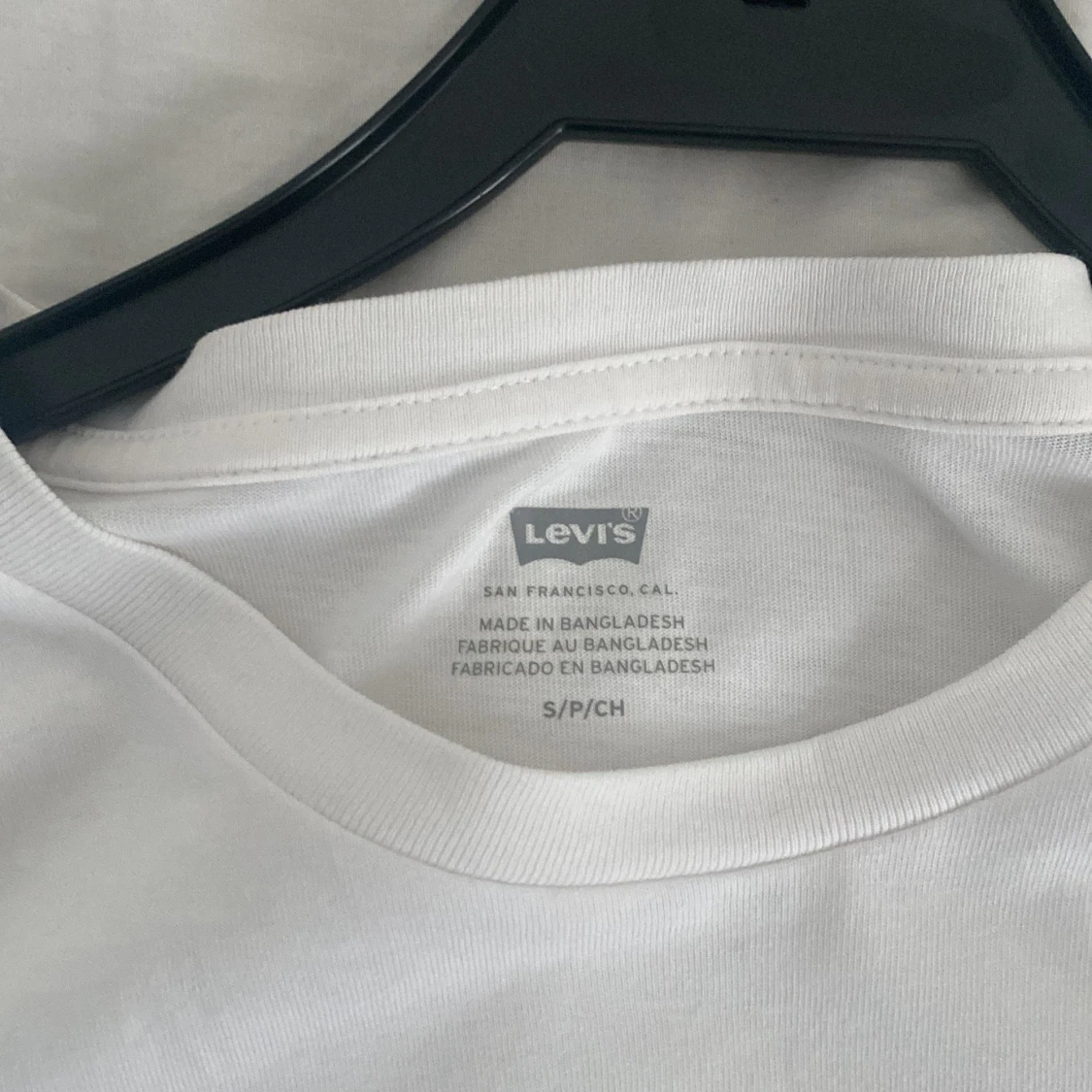 Vit Levi's t-shirt med färgglad logga - 1