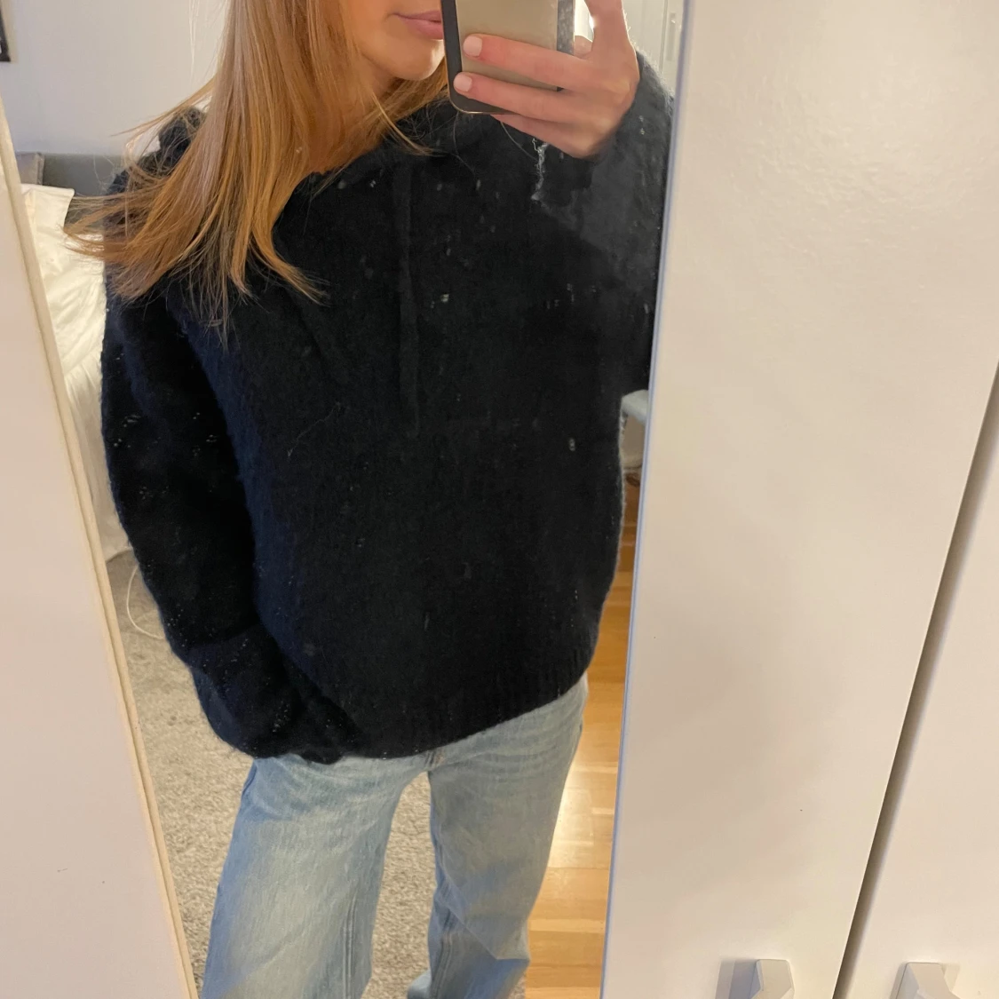 Mörkblå stickad hoodie  - 2