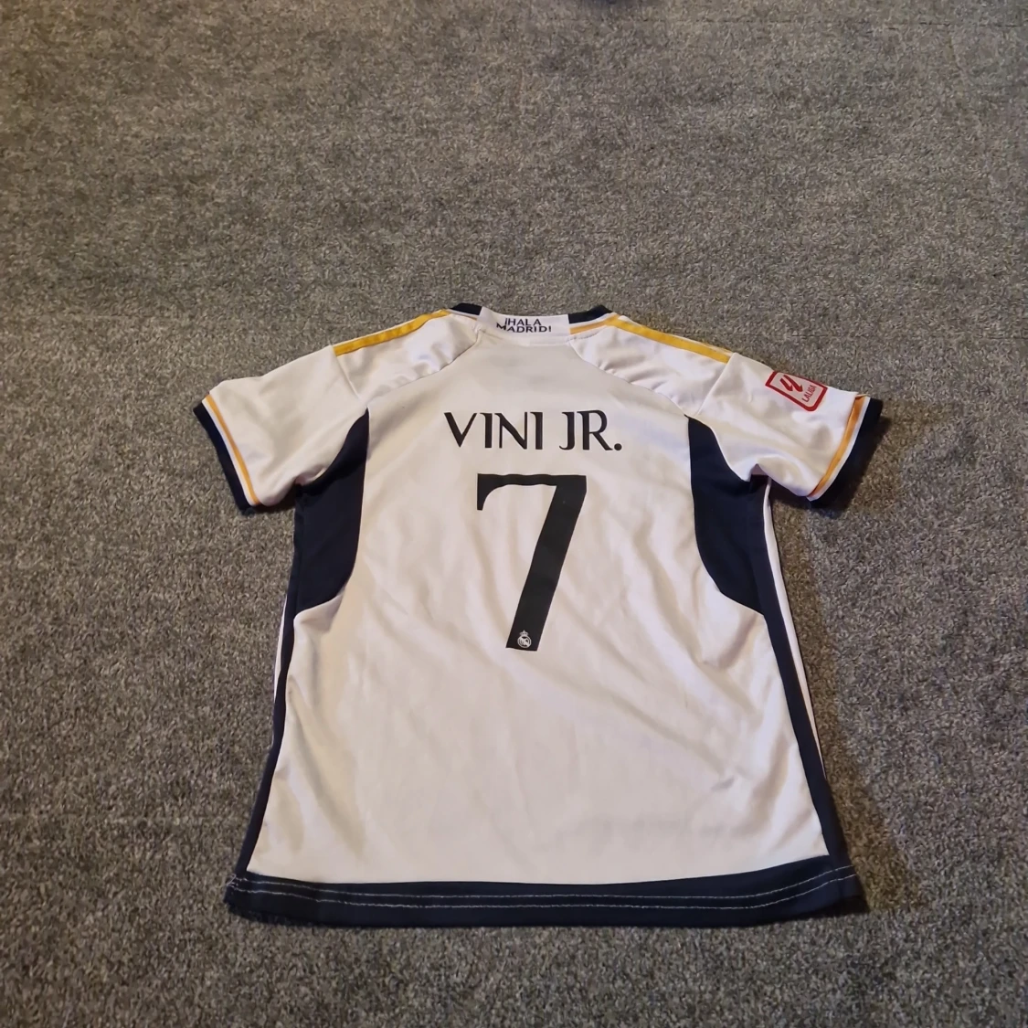 Real Madrid Vini Jr. matchtröja & shorts - 1