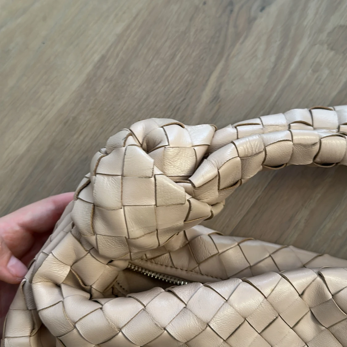 Beige handväska flätad - 1