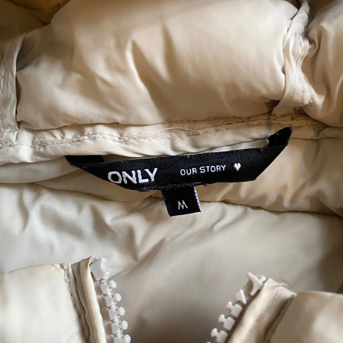Beige pufferjacka från ONLY - 2