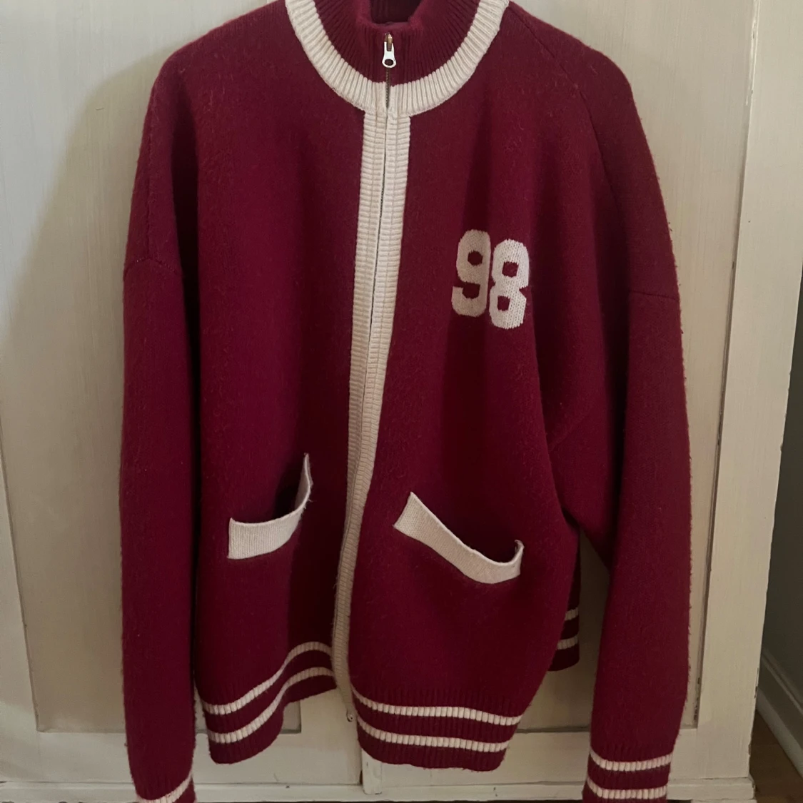 Najs röd cardigan jacka