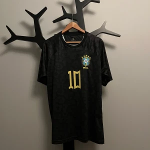 Neymar Brazil Jersey - Size XL never worn without tags