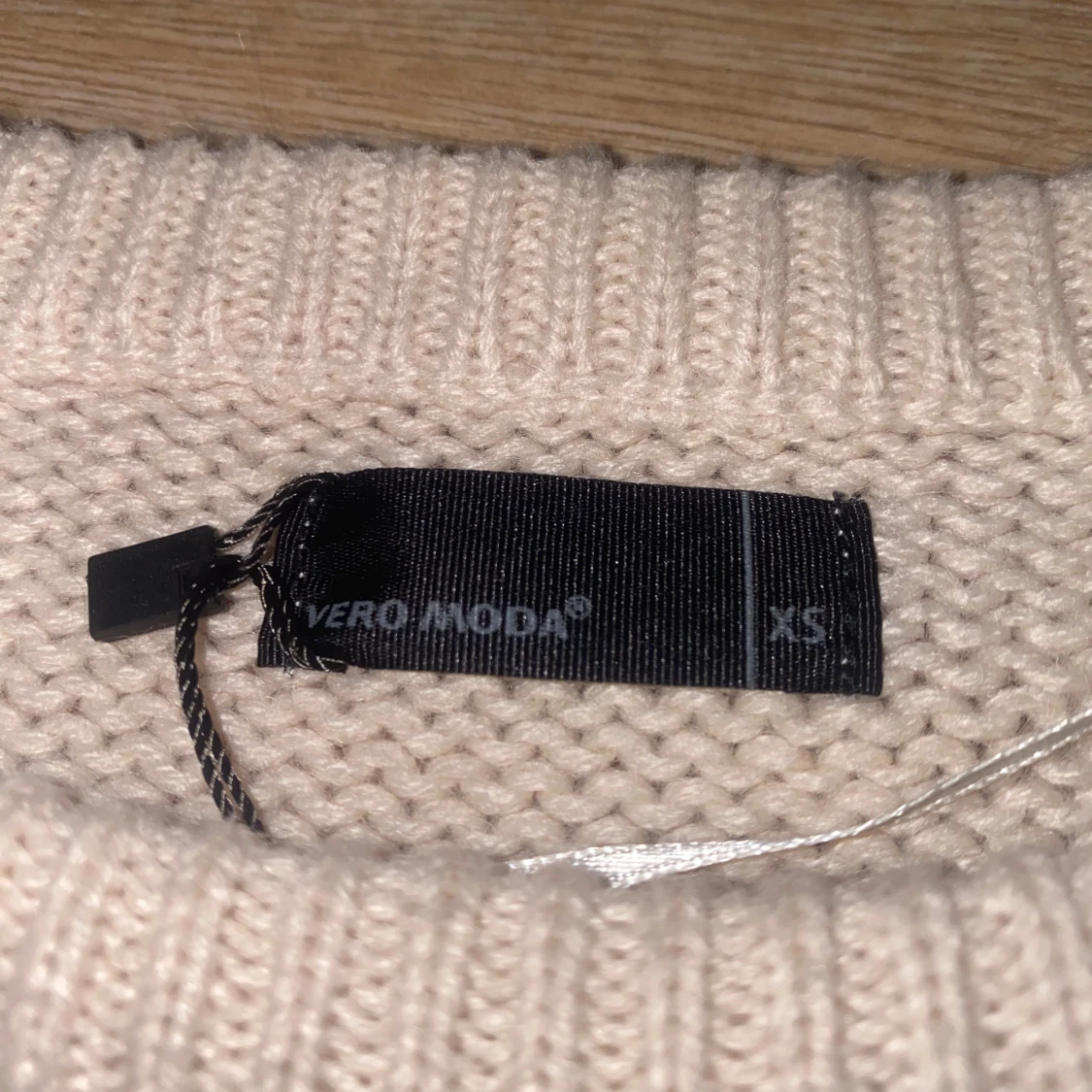 Beige stickad tröja från Vero Moda - 3