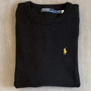 Ralph Lauren Crewneck  - Ralph Lauren Crewneck | Storlek: S | Nypris: 2000kr | ActiveResell