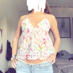 Intressekoll på trendig topp - Intressekoll på min fina topp från Gina tricot! Storlek xs