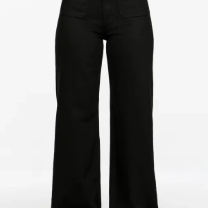 ARKET utsvängda jeans - Sköna jeans från ARKET (modell LUPINE). Hög midja och figurnara passform. Endast använt ett fåtal gånger. Köpta i början av 2025. Passar mig som är en "vanlig" S och 1.70 lång (strl 36). Nypris 990:-.