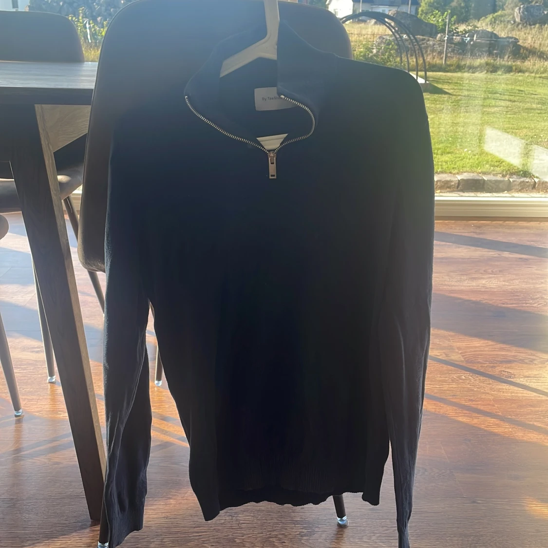 Mörkblå half zip tröja By TeeShoppen