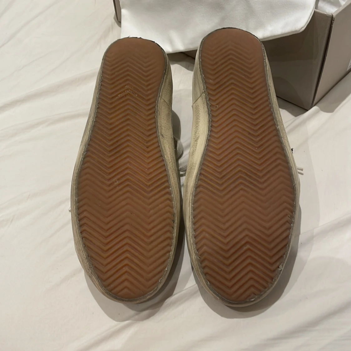 Golden Goose vita sneakers med blå stjärna - 1