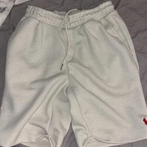 Ralph lauren shorts - Aldrig använda finns inga skador osv, shortsen är i storlek S 
