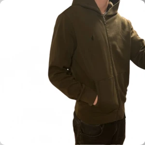 Ralph Lauren Hoodie - Tja säljer nu en riktigt snygg Ralph lauren hoodie i storlek M och i färgen olivgrön i performance material. Hoodien är i ett fint skick utan några defekter som hål eller fläckar. Nypris 2395kr mitt pris 499kr. Hör av dig vid frågor eller funderingar! Pris ej hugget i sten!