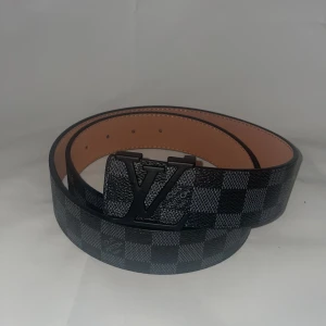 Svart lv bälte - 105 cm