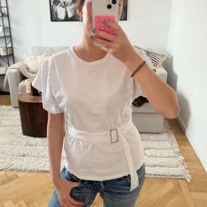 Cool t-shirt - Super cool t-shirt med bälte som går att ha på olika sätt💗💗