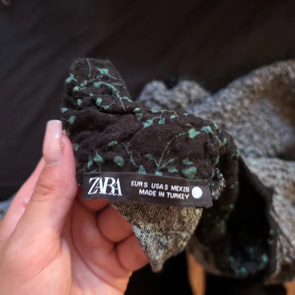 Svart-grön croppad tröja från Zara - 2