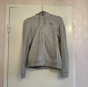 Grå Nike tröja  - Fin och skön