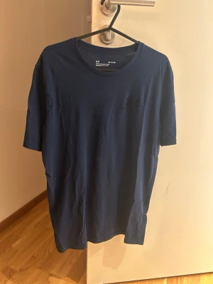 Under armour T-shirt - Mörkblå Under Armour T-Shirt,använd fåtal gånger