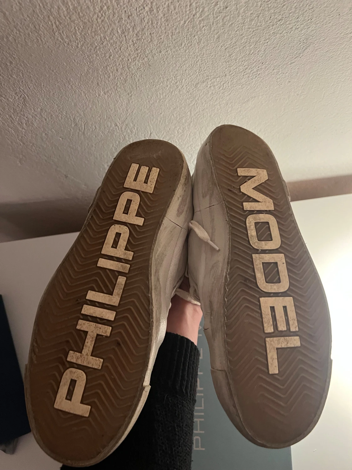 Philippe Model vita sneakers med bruna detaljer - 2