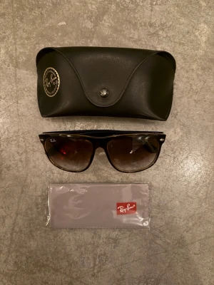 RayBan boyfriends - Ett par boyfriends i bra skick, väldigt snygga och sitter bra på