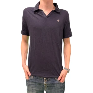 Morris Piké - Hej! Säljer denna väldigt populära och snygga Piké från Morris | Storlek: M, men passar även S | Skicket är  bra | Modellen är 185 och väger 65kg | Pris kan diskuteras! | Hör av dig vid intresse eller minsta fundering!